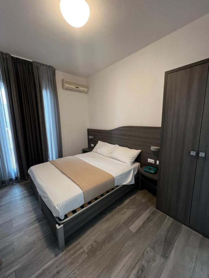 Hotel Trieste Riccione Exterior foto