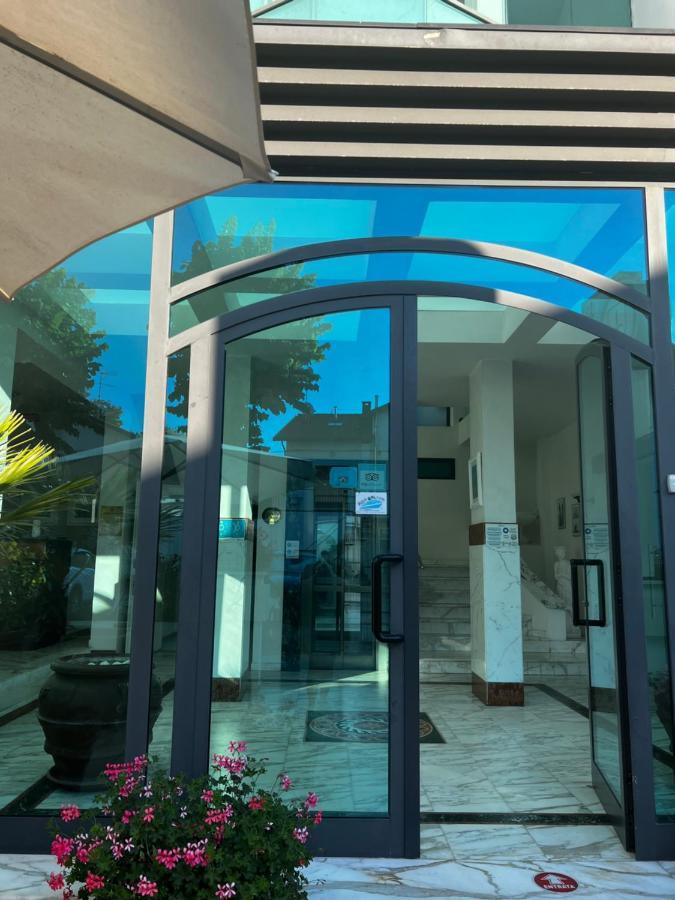 Hotel Trieste Riccione Exterior foto